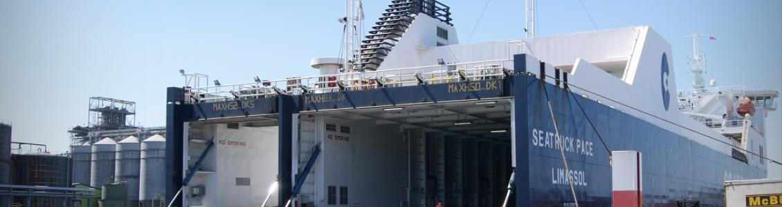 Feribotul Seatruck Pace la Docurile Brocklebank, Liverpool